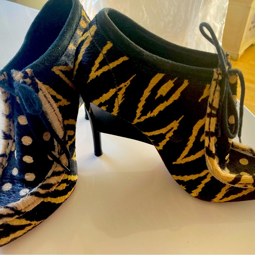 LOEFFLER RANDALL Size 7, Booties - Picture 2 of 5